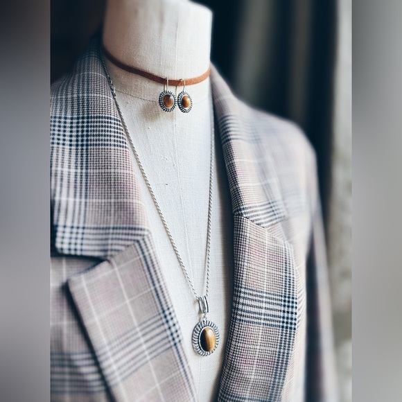 Avon Necklace & Earrings - Picture 5 of 10